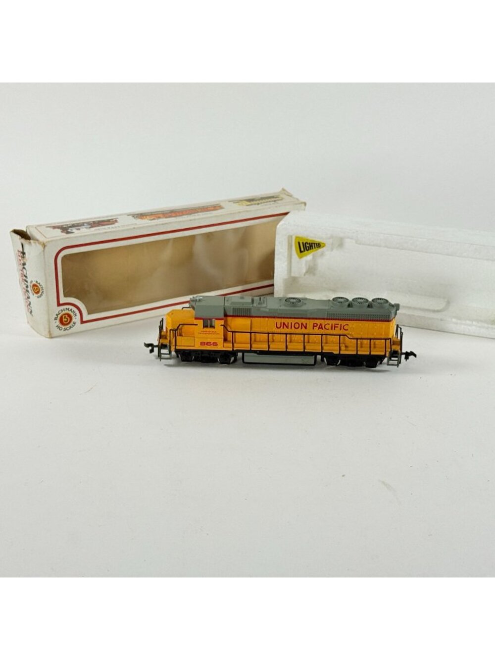 Vintage Bachmann HO Union Pacific 866 Diesel Locomotive Lighted Working Train